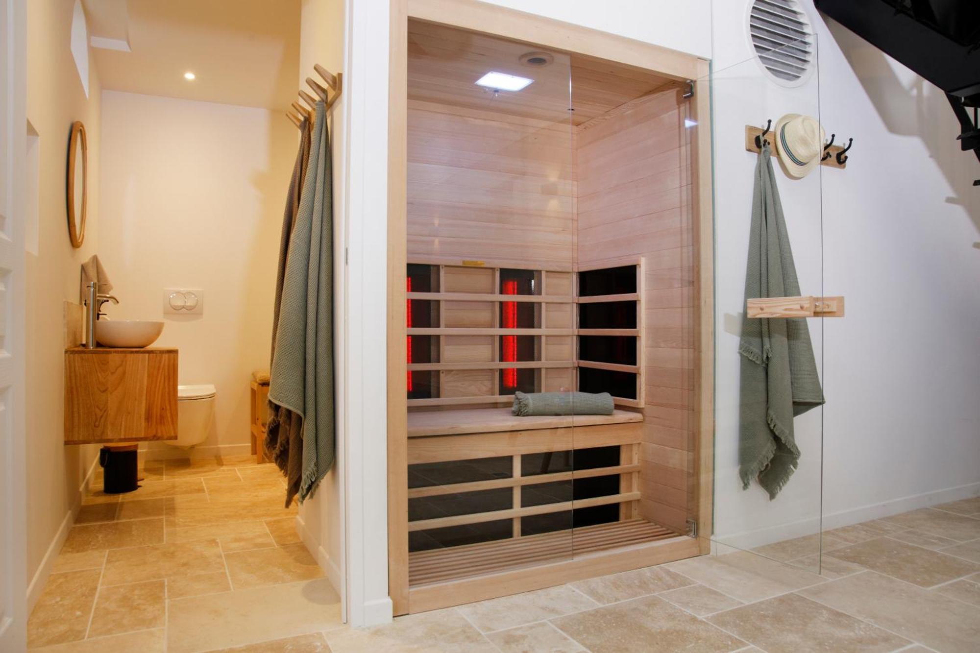 Le Domaine De Soani - Piscine Interieure, Jacuzzis & Sauna Adult Only Saint-Évarzec Exteriör bild