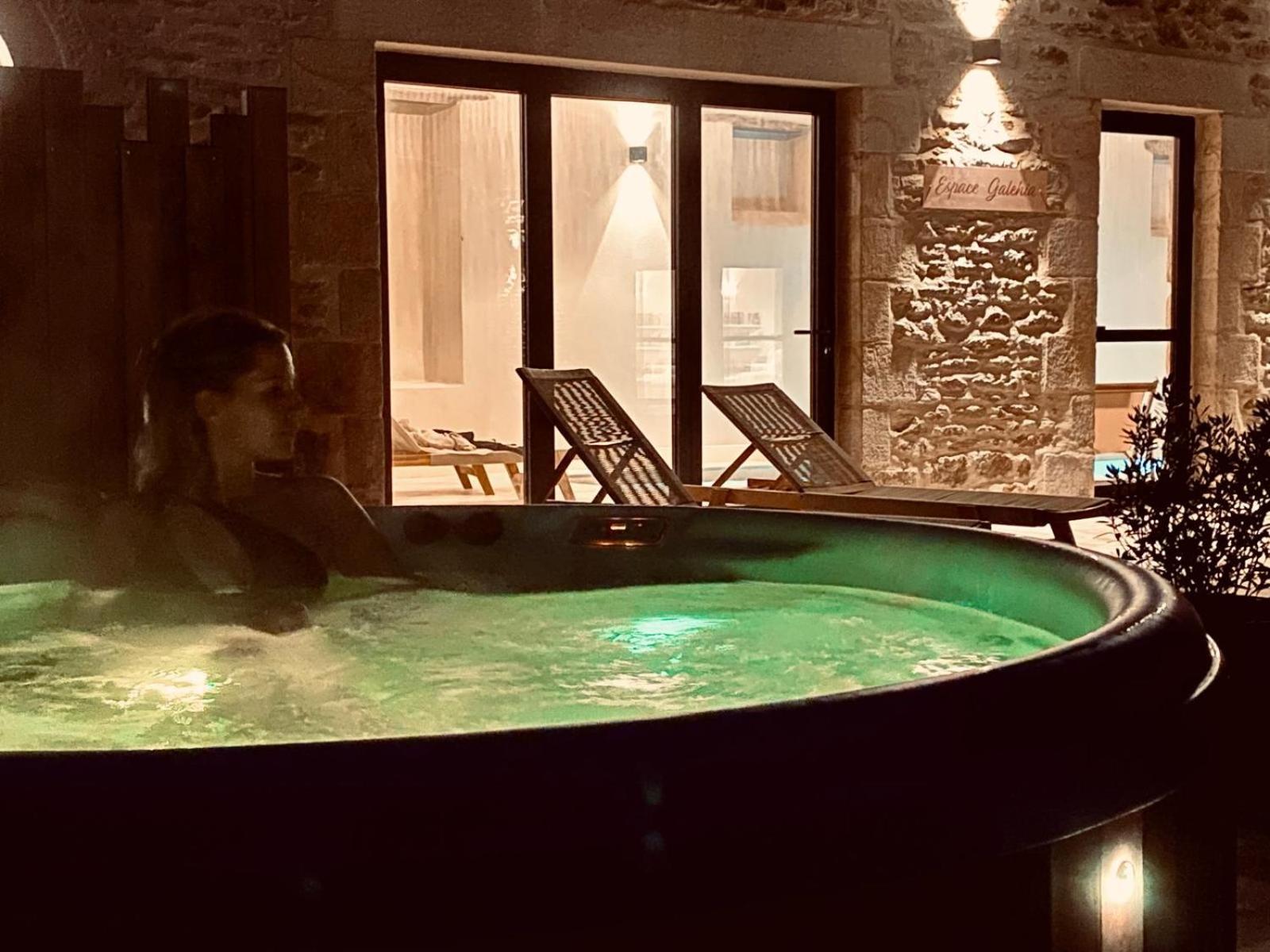 Le Domaine De Soani - Piscine Interieure, Jacuzzis & Sauna Adult Only Saint-Évarzec Exteriör bild